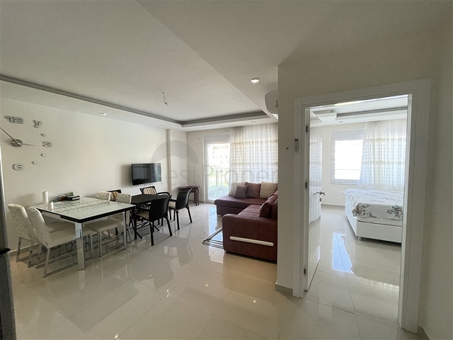 1+1 Wohnung in einer beliebten Wohnanlage im Stadtteil Avsallar