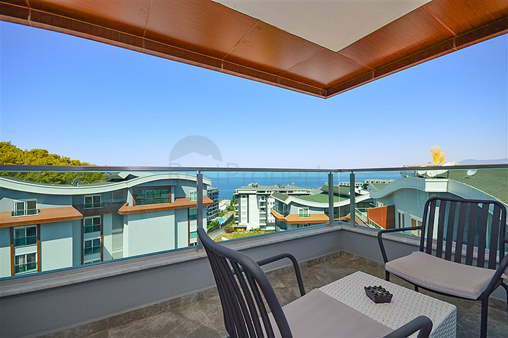 2+1 Penthouse mit Blick auf das Mittelmeer, nur 400 m vom Strand von Kargicak entfernt