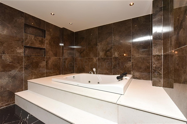 1+1 Wohnung in einem schicken Komplex, nur wenige Gehminuten vom Meer entfernt