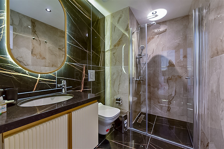 1+1 Wohnung in einem schicken Komplex, nur wenige Gehminuten vom Meer entfernt