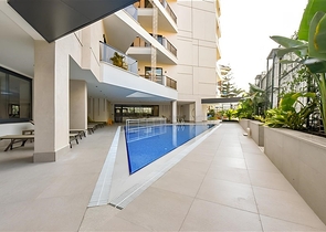 1+1 Wohnung in einem schicken Komplex, nur wenige Gehminuten vom Meer entfernt