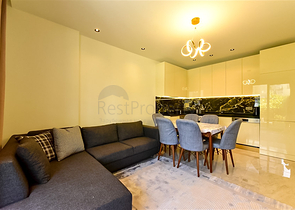 1+1 Wohnung in einem schicken Komplex, nur wenige Gehminuten vom Meer entfernt