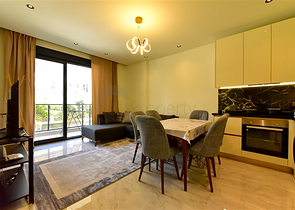 1+1 Wohnung in einem schicken Komplex, nur wenige Gehminuten vom Meer entfernt