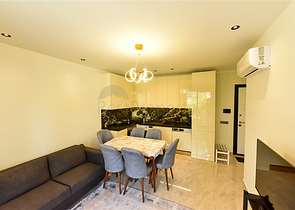 1+1 Wohnung in einem schicken Komplex, nur wenige Gehminuten vom Meer entfernt