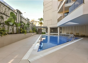 1+1 Wohnung in einem schicken Komplex, nur wenige Gehminuten vom Meer entfernt