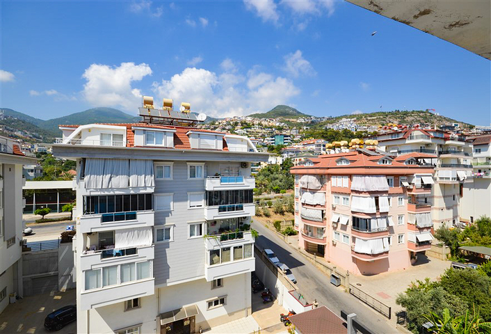 Penthouse mit 7+1 Grundriss mit separater Küche im Zentrum von Alanya