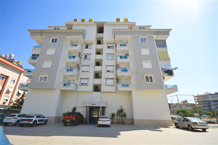 Penthouse mit 7+1 Grundriss mit separater Küche im Zentrum von Alanya