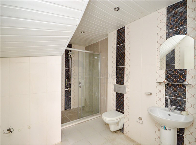 Penthouse mit 7+1 Grundriss mit separater Küche im Zentrum von Alanya