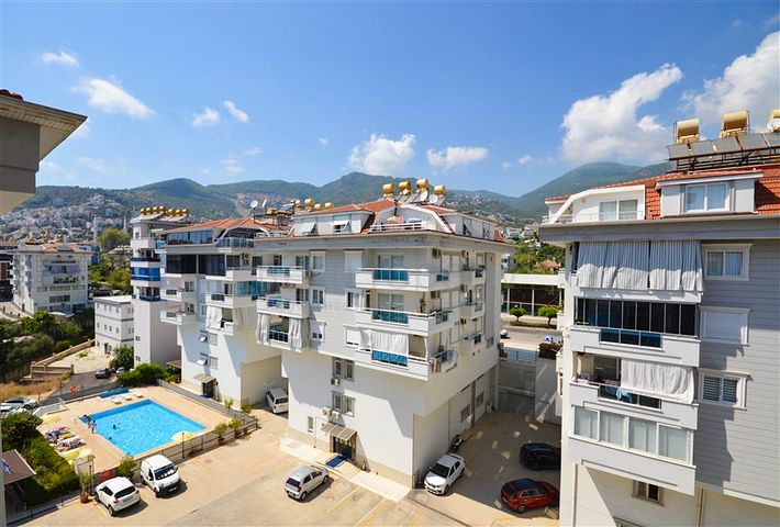 Penthouse mit 7+1 Grundriss mit separater Küche im Zentrum von Alanya
