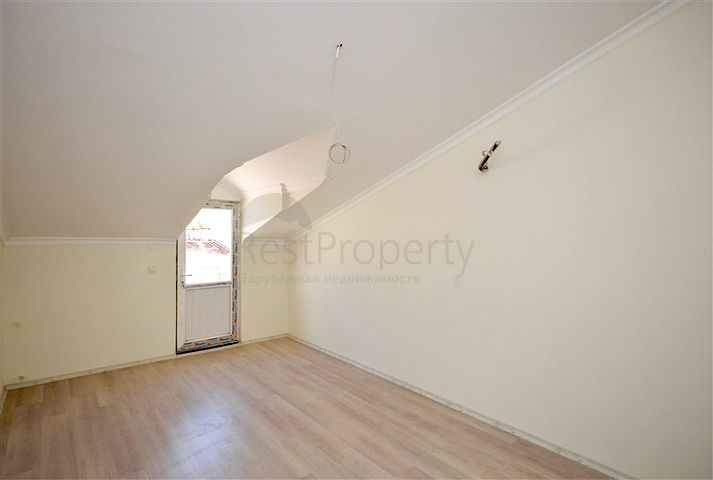 Penthouse mit 7+1 Grundriss mit separater Küche im Zentrum von Alanya