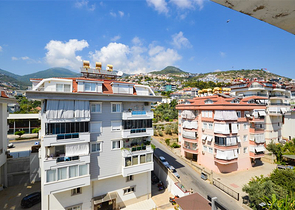 Penthouse mit 7+1 Grundriss mit separater Küche im Zentrum von Alanya