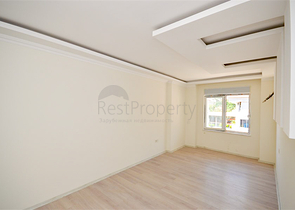 Penthouse mit 7+1 Grundriss mit separater Küche im Zentrum von Alanya