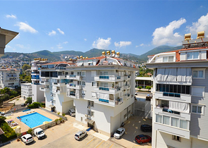 Penthouse mit 7+1 Grundriss mit separater Küche im Zentrum von Alanya