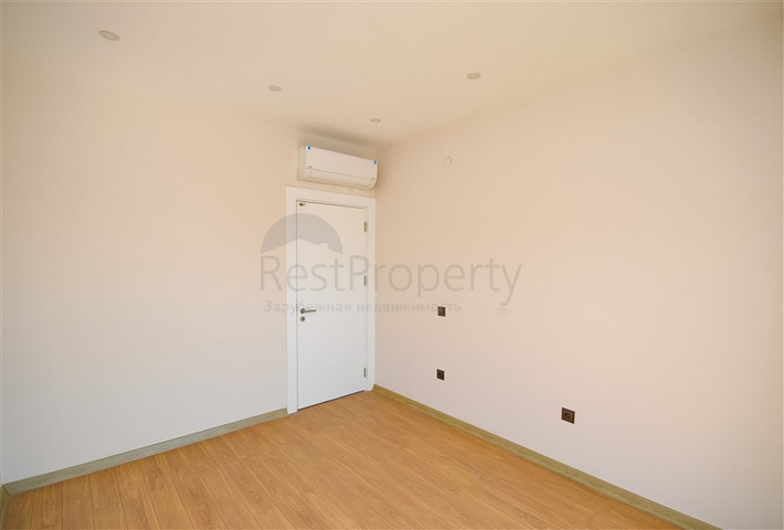 Zweistöckiges 3+1 Penthouse mit geschlossenem Parkplatz und Meerblick in Alanya