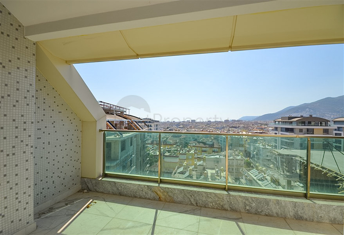 Zweistöckiges 3+1 Penthouse mit geschlossenem Parkplatz und Meerblick in Alanya