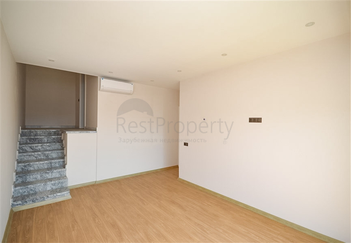 Zweistöckiges 3+1 Penthouse mit geschlossenem Parkplatz und Meerblick in Alanya