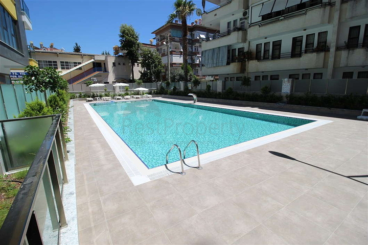 Zweistöckiges 3+1 Penthouse mit geschlossenem Parkplatz und Meerblick in Alanya