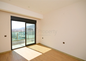 Zweistöckiges 3+1 Penthouse mit geschlossenem Parkplatz und Meerblick in Alanya