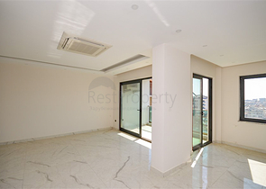 Zweistöckiges 3+1 Penthouse mit geschlossenem Parkplatz und Meerblick in Alanya