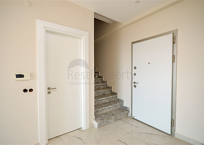 Zweistöckiges 3+1 Penthouse mit geschlossenem Parkplatz und Meerblick in Alanya