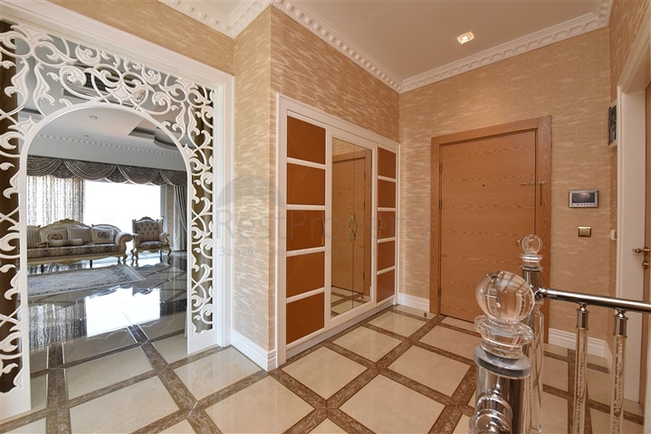 Penthouse 4+1 in Mahmutlar/Alanya