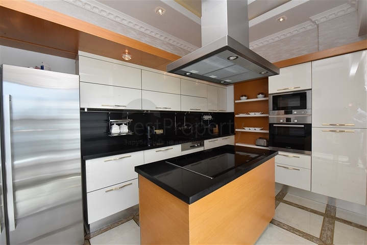 Penthouse 4+1 in Mahmutlar/Alanya