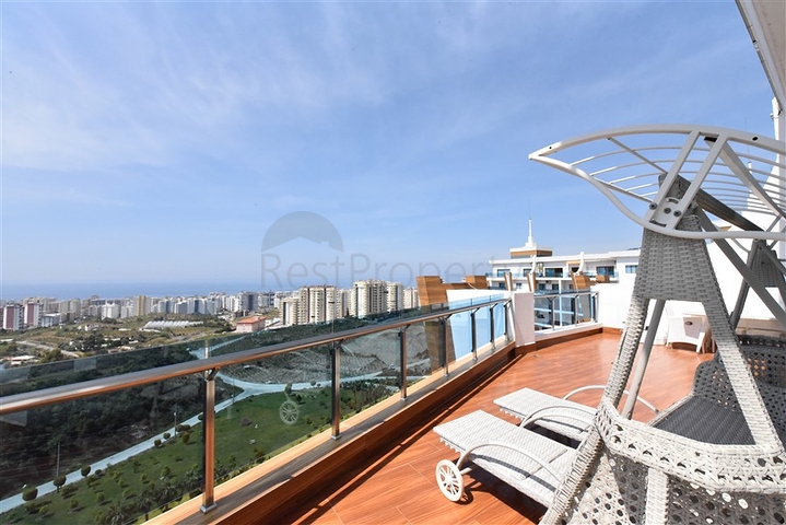 Penthouse 4+1 in Mahmutlar/Alanya