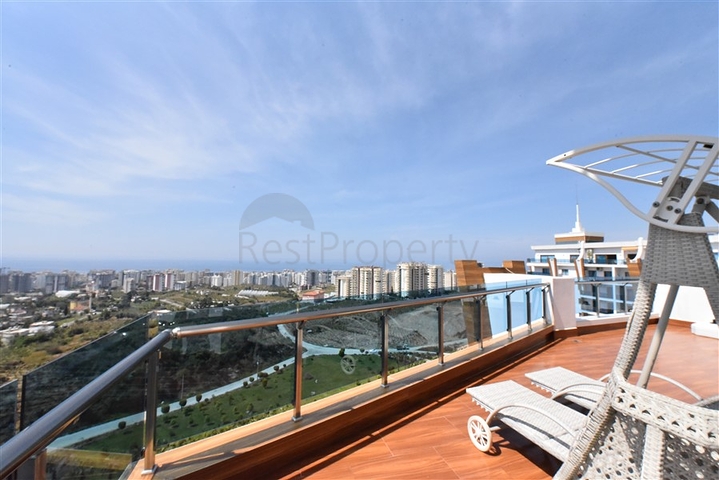 Penthouse 4+1 in Mahmutlar/Alanya