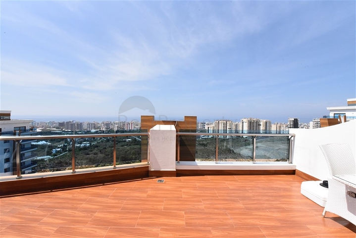 Penthouse 4+1 in Mahmutlar/Alanya