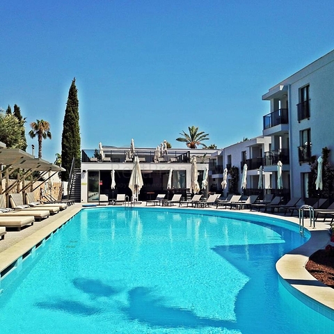 Wir präsentieren ein einzigartiges Boutique-Apartmenthotel, ideal gelegen in einem der beliebtesten Touristengebiete von Bodrum. 