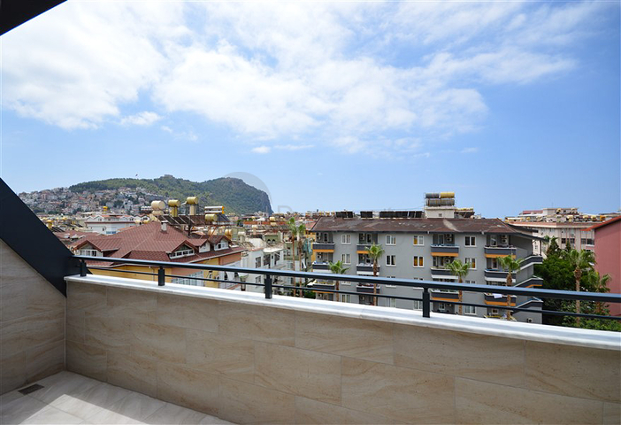 2+1 Penthouse mit schöner Aussicht in der Nähe von Kleopatra Beach zur Miete