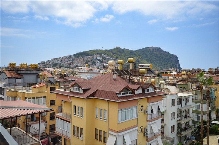 2+1 Penthouse mit schöner Aussicht in der Nähe von Kleopatra Beach zur Miete
