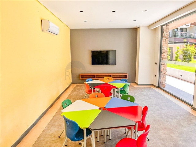 Geräumige 3+1-Wohnung in einem neuen Komplex mit voller Infrastruktur 