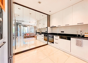 Geräumige 3+1-Wohnung in einem neuen Komplex mit voller Infrastruktur 