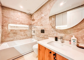 Geräumige 3+1-Wohnung in einem neuen Komplex mit voller Infrastruktur 