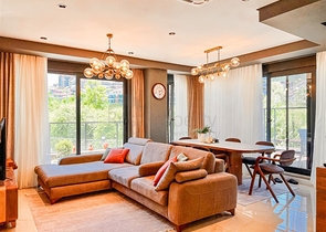 Geräumige 3+1-Wohnung in einem neuen Komplex mit voller Infrastruktur 