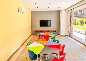 Geräumige 3+1-Wohnung in einem neuen Komplex mit voller Infrastruktur 