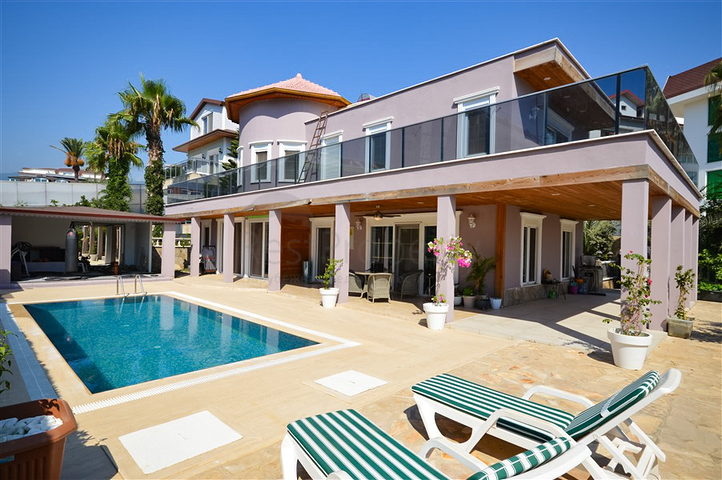 Villa für die Staatsbürgerschaft im Stadtteil Kestel