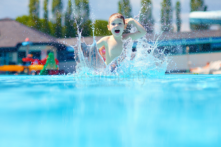 Residenzen mit Meerblick, mit erstaunlicher Natur abseits vom Lärm der Stadt.
