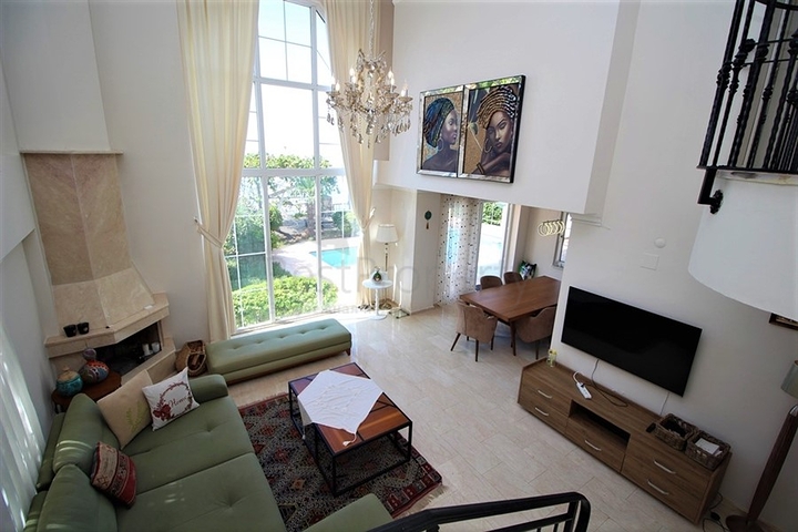 Möblierte 4+1 freistehende Villa im Stadtteil Tepe