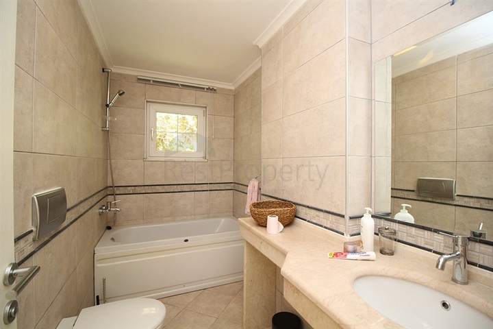 Möblierte 4+1 freistehende Villa im Stadtteil Tepe