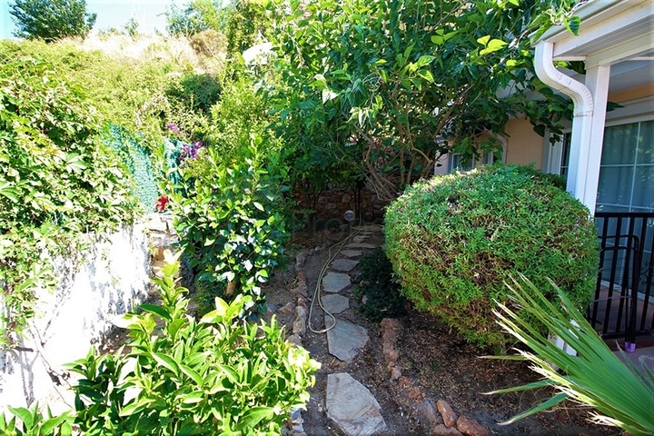 Möblierte 4+1 freistehende Villa im Stadtteil Tepe