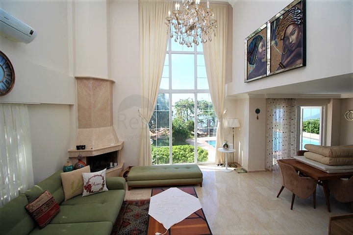 Möblierte 4+1 freistehende Villa im Stadtteil Tepe