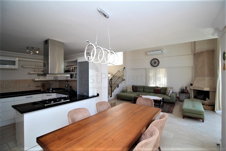 Möblierte 4+1 freistehende Villa im Stadtteil Tepe