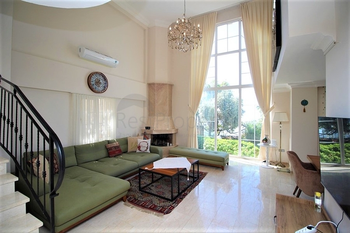 Möblierte 4+1 freistehende Villa im Stadtteil Tepe