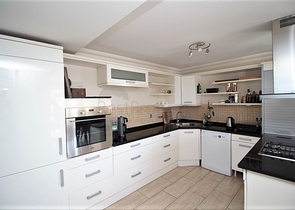 Möblierte 4+1 freistehende Villa im Stadtteil Tepe