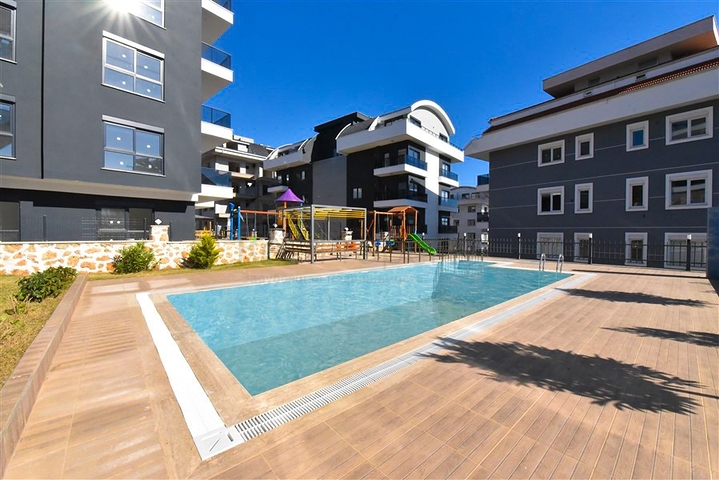 Möblierte Wohnung mit einem Schlafzimmer, bereit sich zu bewegen