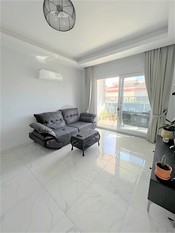 Möblierte Wohnung mit einem Schlafzimmer, bereit sich zu bewegen