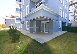 Möblierte Wohnung mit einem Schlafzimmer, bereit sich zu bewegen