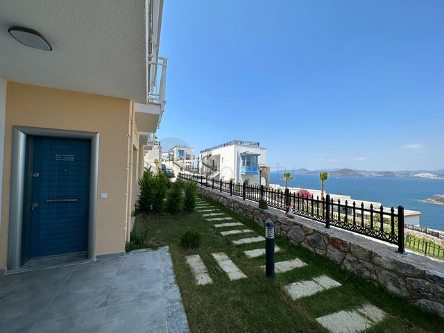 Fertige Residenz mit Panoramablick auf das Meer.